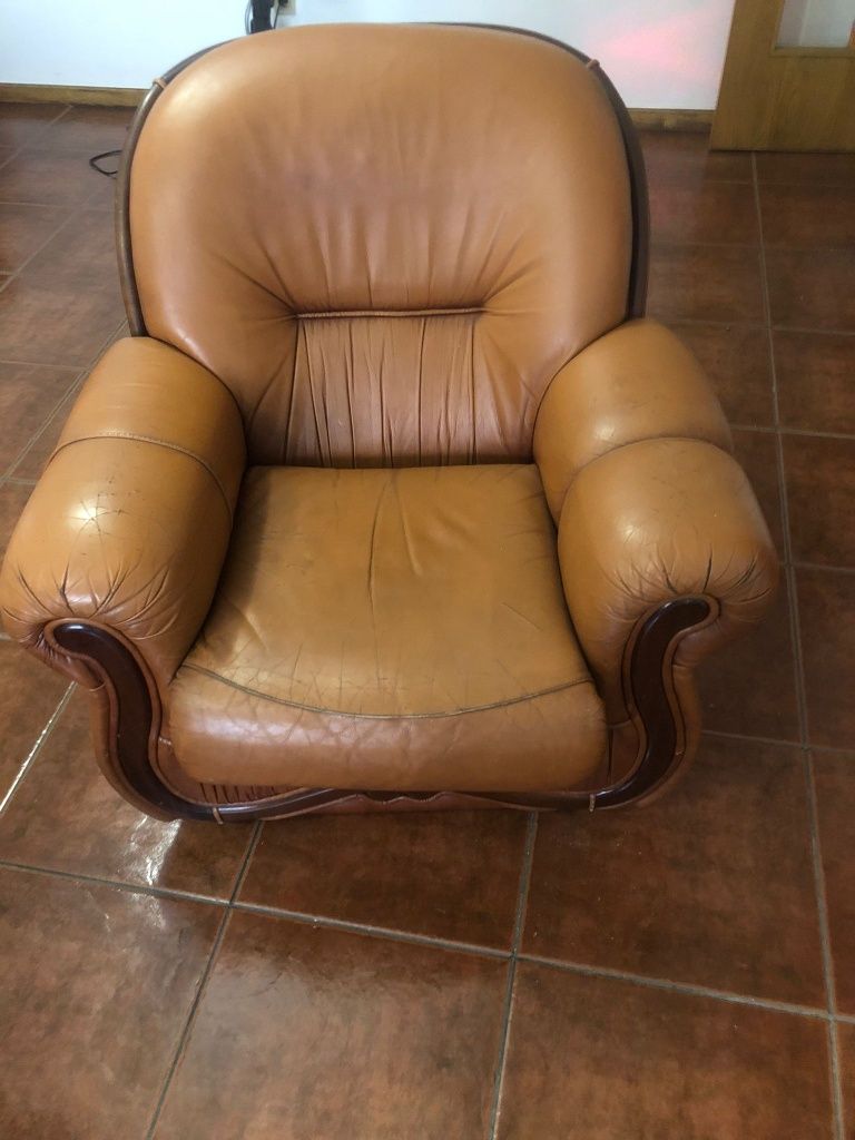 Conjunto Sofá Vintage com Cama + 2 Poltronas 

Está procurando um c