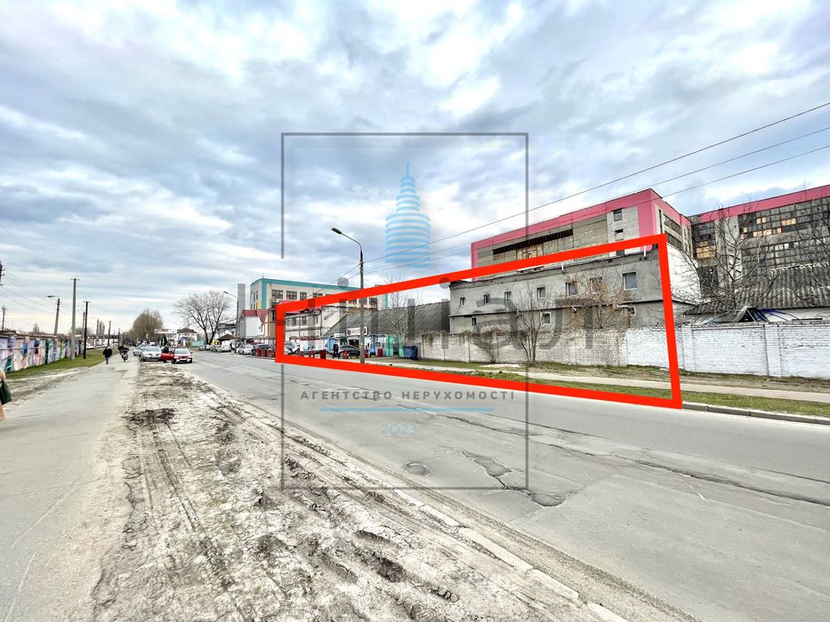Продаж фасадної будівлі - 1200м2,  поруч з торговим центром ДАРИНОК