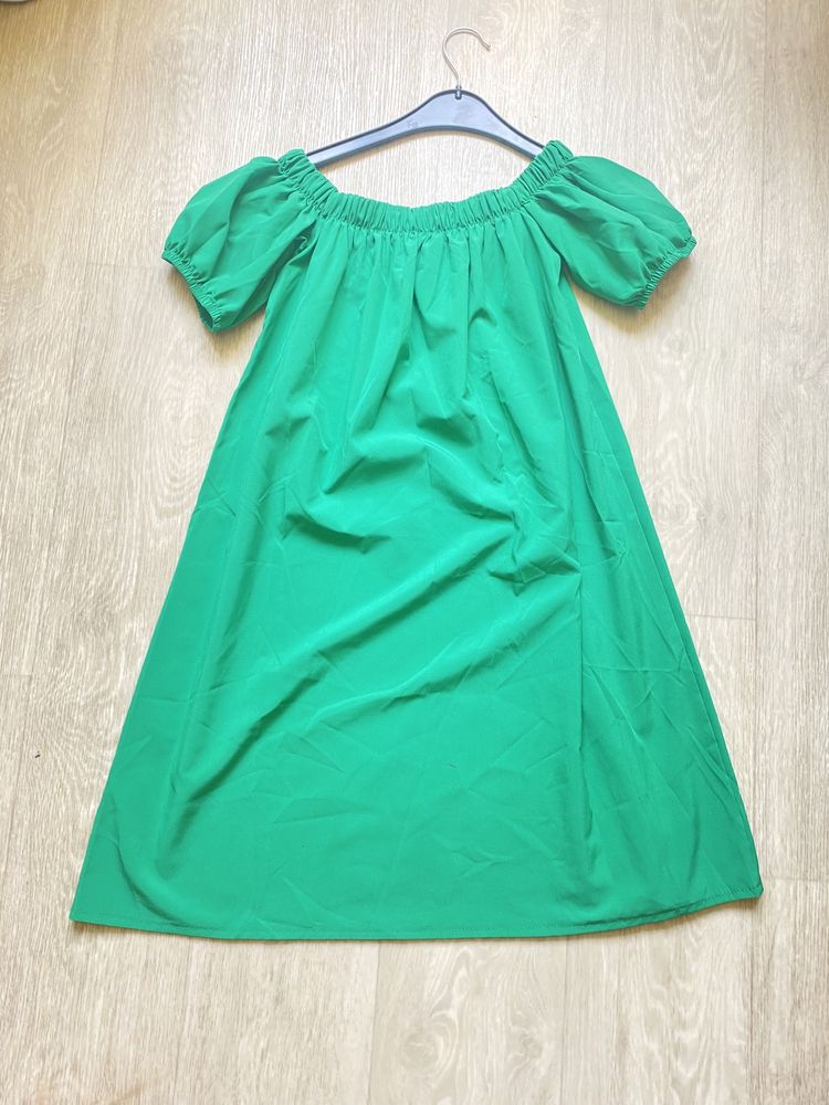 Продам платье зеленое