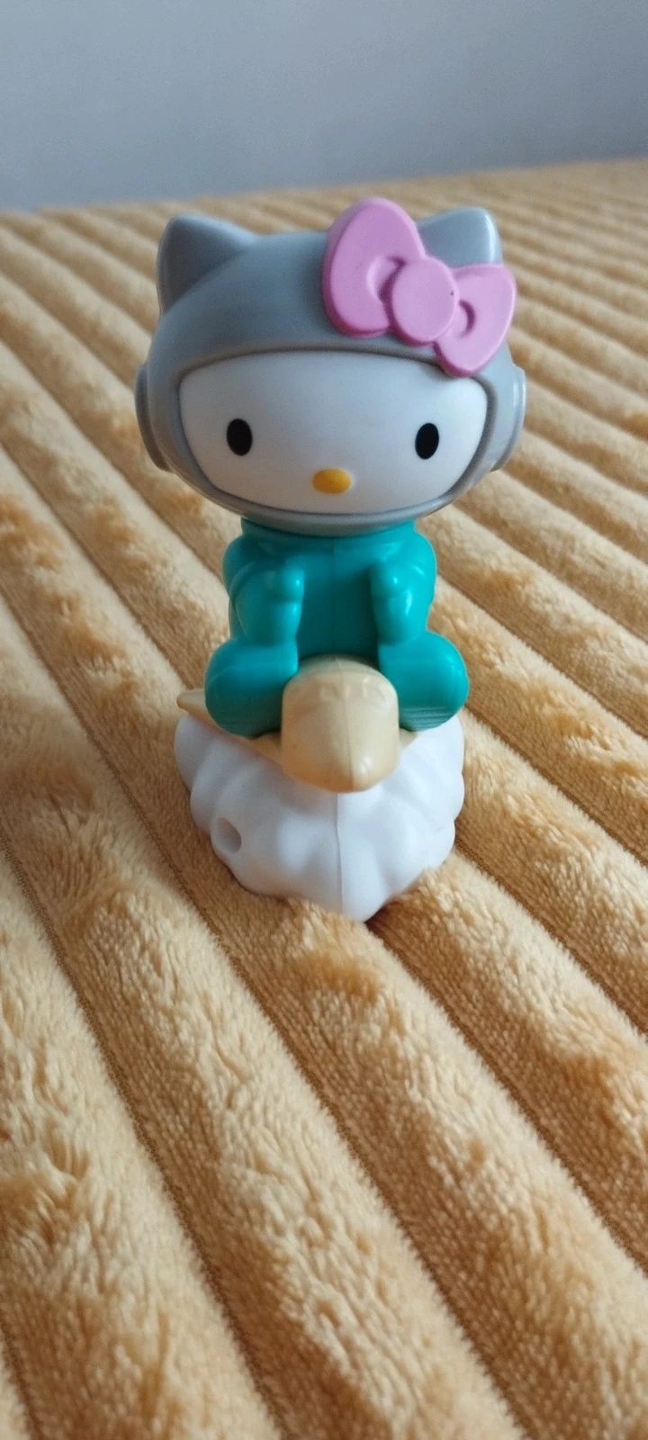 Figurka Hello Kitty MacDonalds 
Z 2016 roku