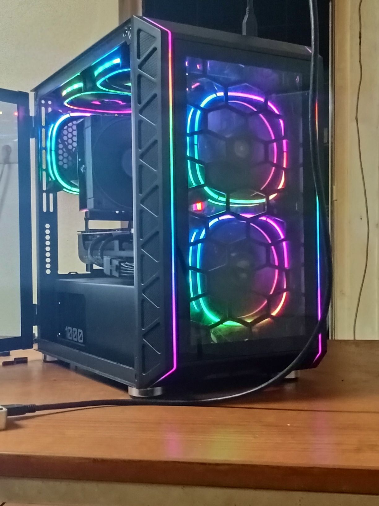 torre gaming - ryzen 5 7600X - RTX 5070 - 32GB - 1TB