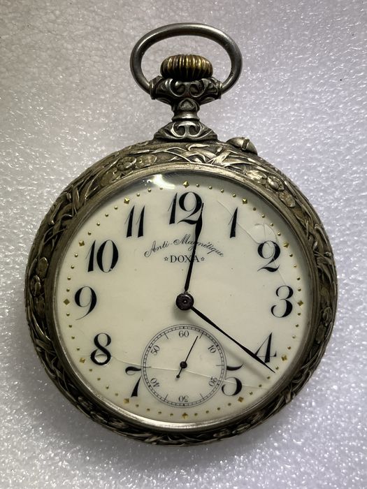 Часы ковровые швейцарские DOXA