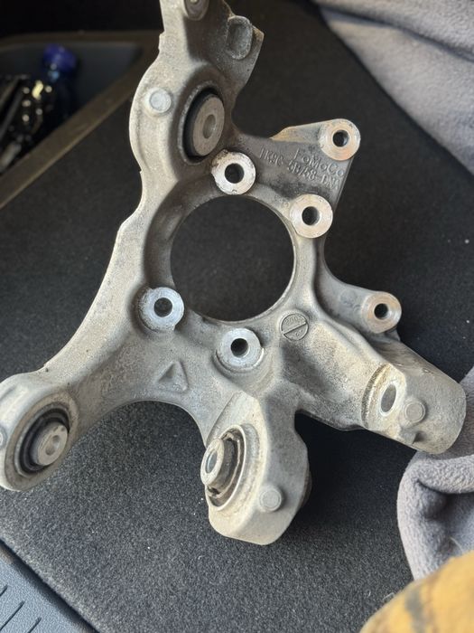 Цапфа Ford Mustang Mach‑E задня права