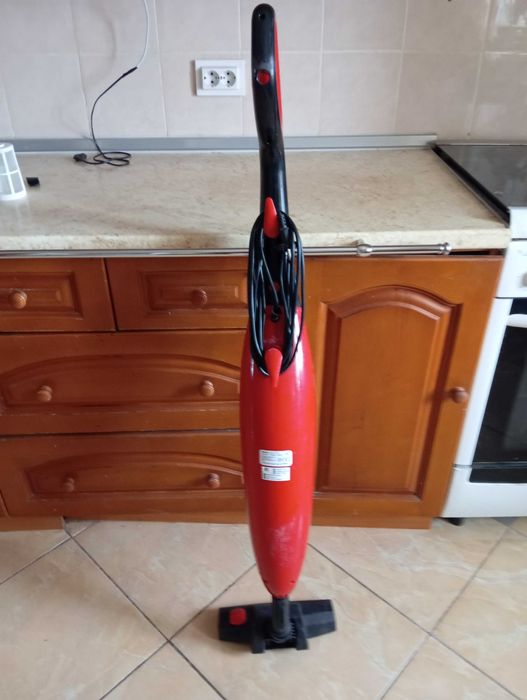 Продам вертикальный пылесос