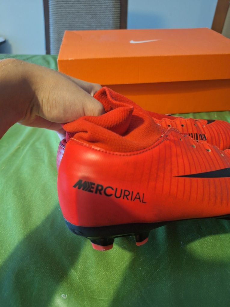 Chuteiras da nike vermelhas