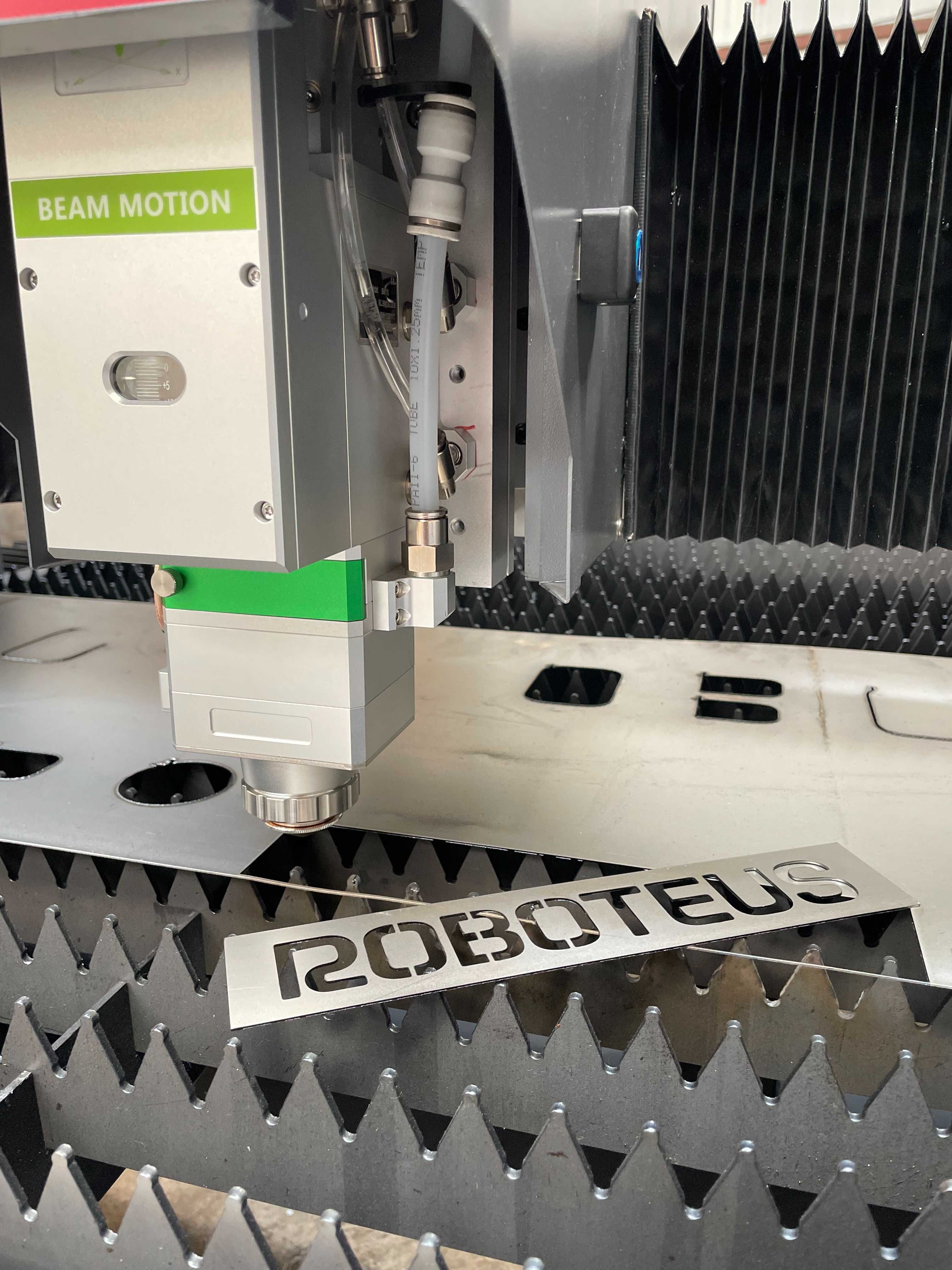 Ploter laserowy fiber laser wycinarka cnc fibrowa 150x300cm 1500W.