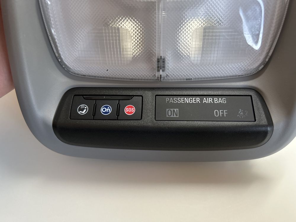 Плафон(ліхтар) салону передній Chevrolet Bolt Ev 2022-2023