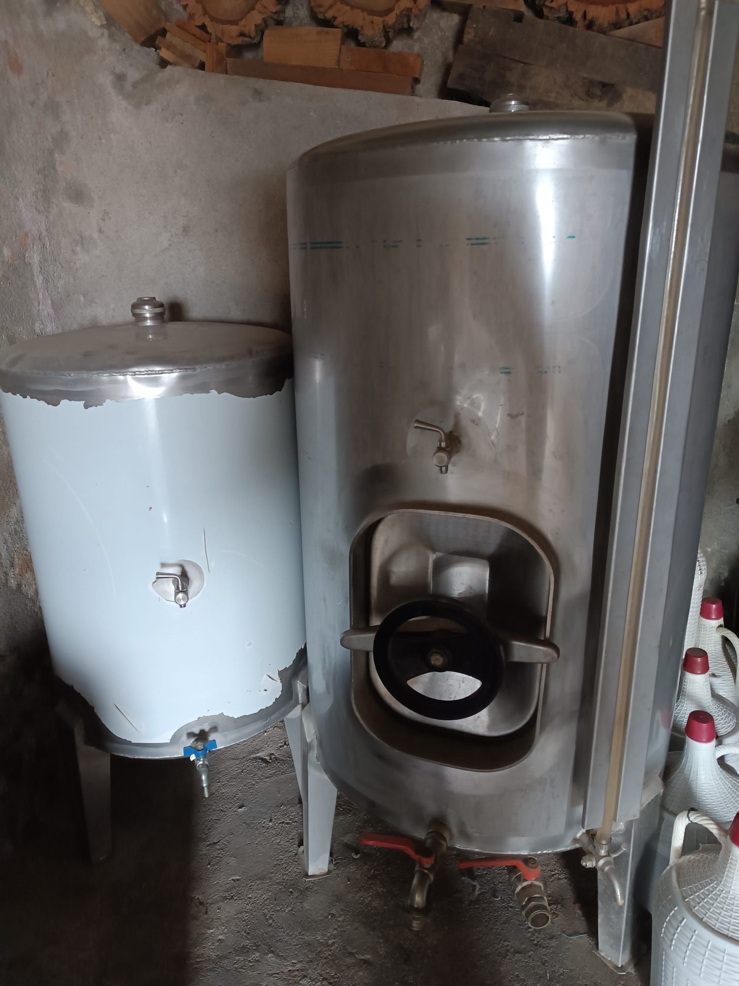 Vendo cubas, lagar e prensa