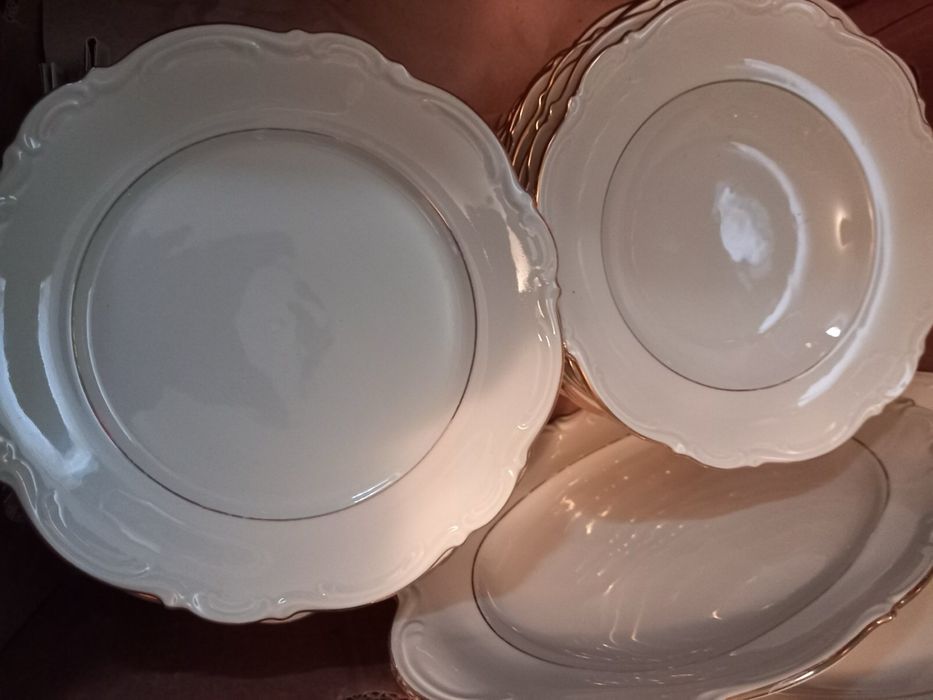 Посуд на 12 осіб