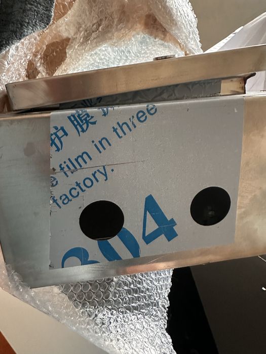 Caixa de correio nova em inox