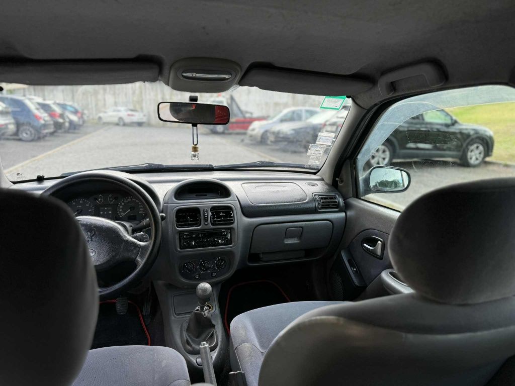 Renault clio 1.2 gasolina com 184.000 mil km em bom estado geral.