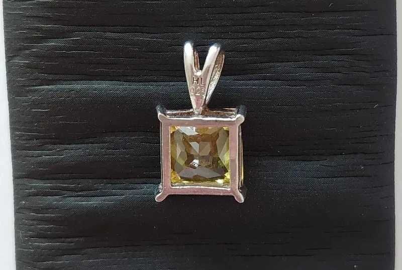 Zawieszka srebrna z pomarańczowym kamieniem 9x9 mm