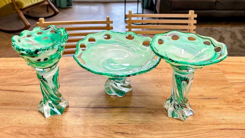 Patera misa na stopce 21cm nakrapiane szkło czeskie PRL Vintage