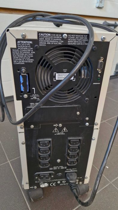 UPS APC  Smart-UPS 2200XL