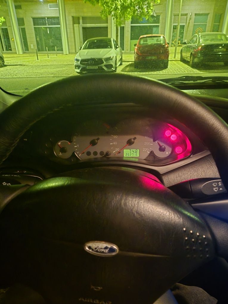 Ford Focus, 1.8 Tdi Gasóleo 2001, 5 portas, nacional