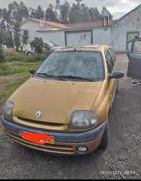 Renault Clio impecável de mecânica
