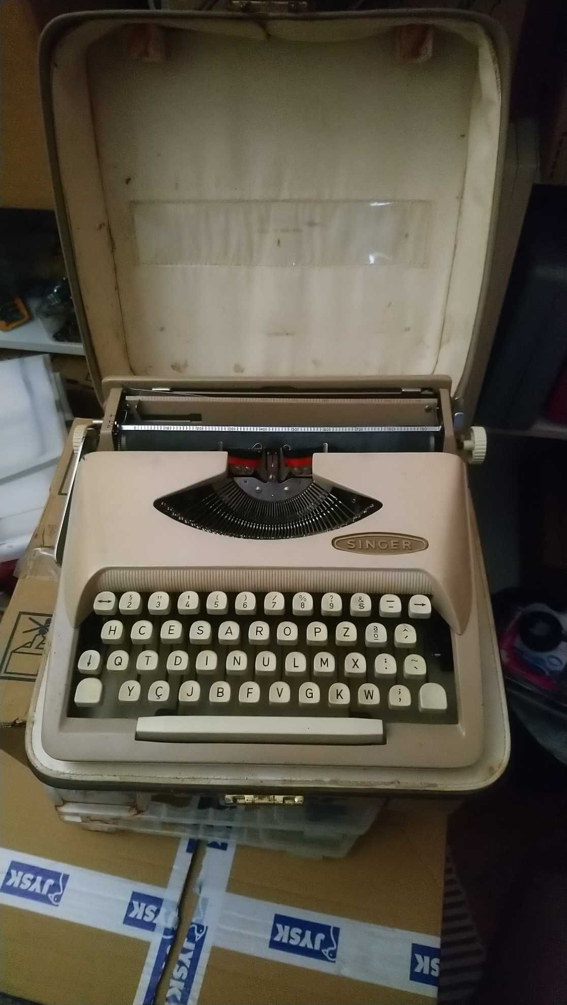 Máquina de escrever SINGER, HCESAR