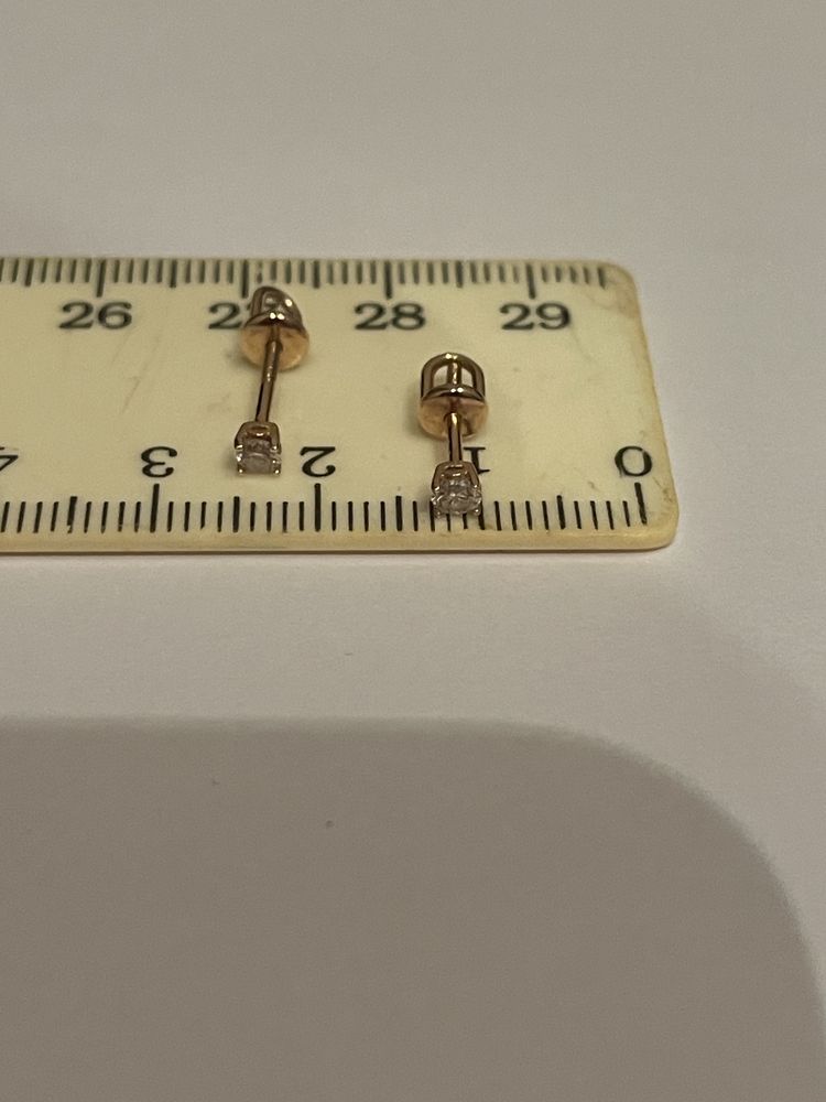 Золотые гвоздики пусеты  с бриллиантами  0.196ct