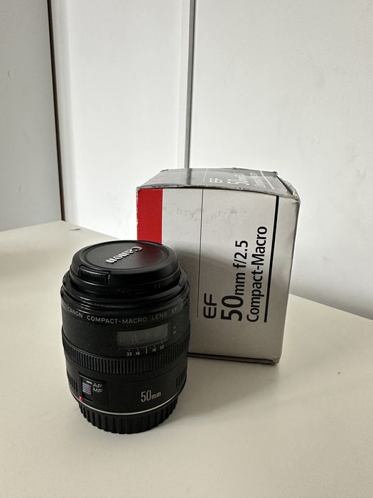Продам обʼєктив Canon EF 50mm f/2.5 Compact-Macro