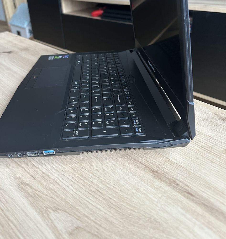 Laptop Hyperbook N85S i5-8300H/8GB/1000 GTX1050