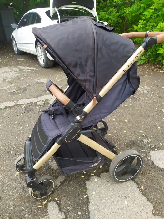 Дитяча прогулянкова коляска