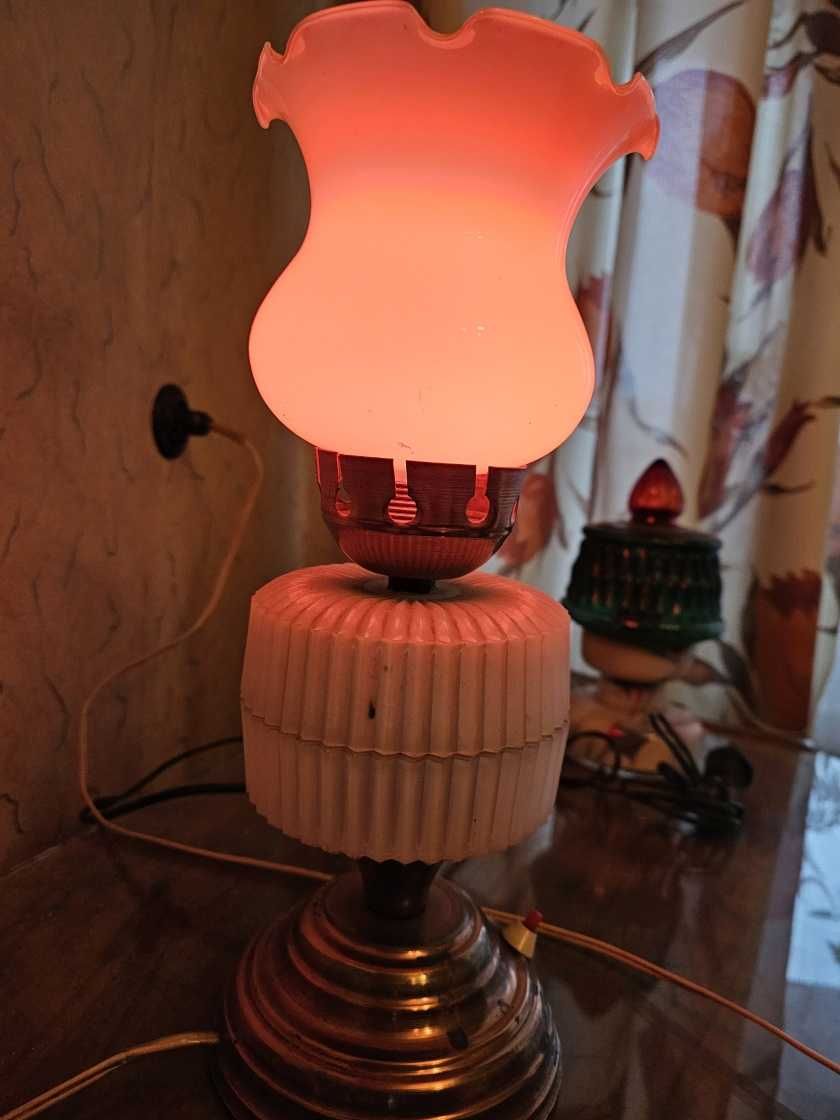 Lampa na stolik z kloszem