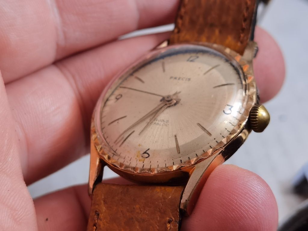 Stary zegarek precis