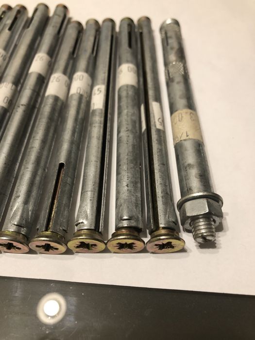 Dybel stalowy montażowy