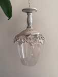 Lampa biała wisząca. Styl rustykalny