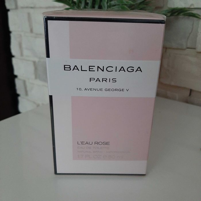 Unikat. BALENCIAGA Paris 10, Avenue George V  L'EAU ROSE