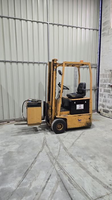 Empilhador Elétrico Cesab 1300Kg