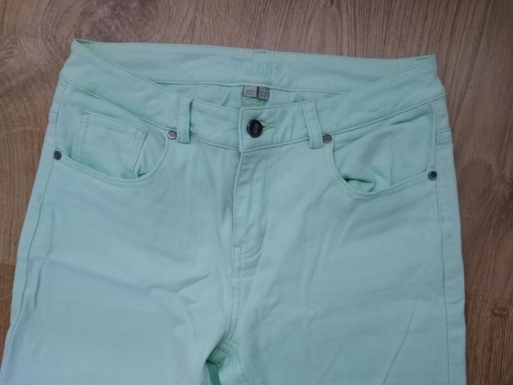 Seledynowe spodnie, miękki jeans, na lato