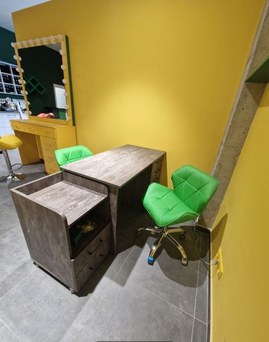 Здам в оренду  місце для майстра перукаря,бровіста та манікюр