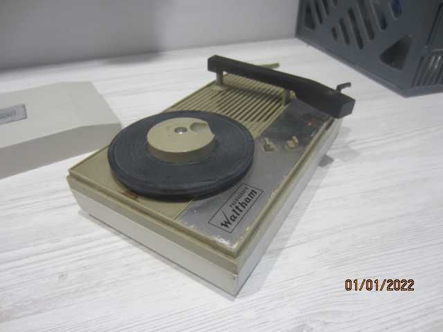 Phonograph mini Valtham 1950-60 USA