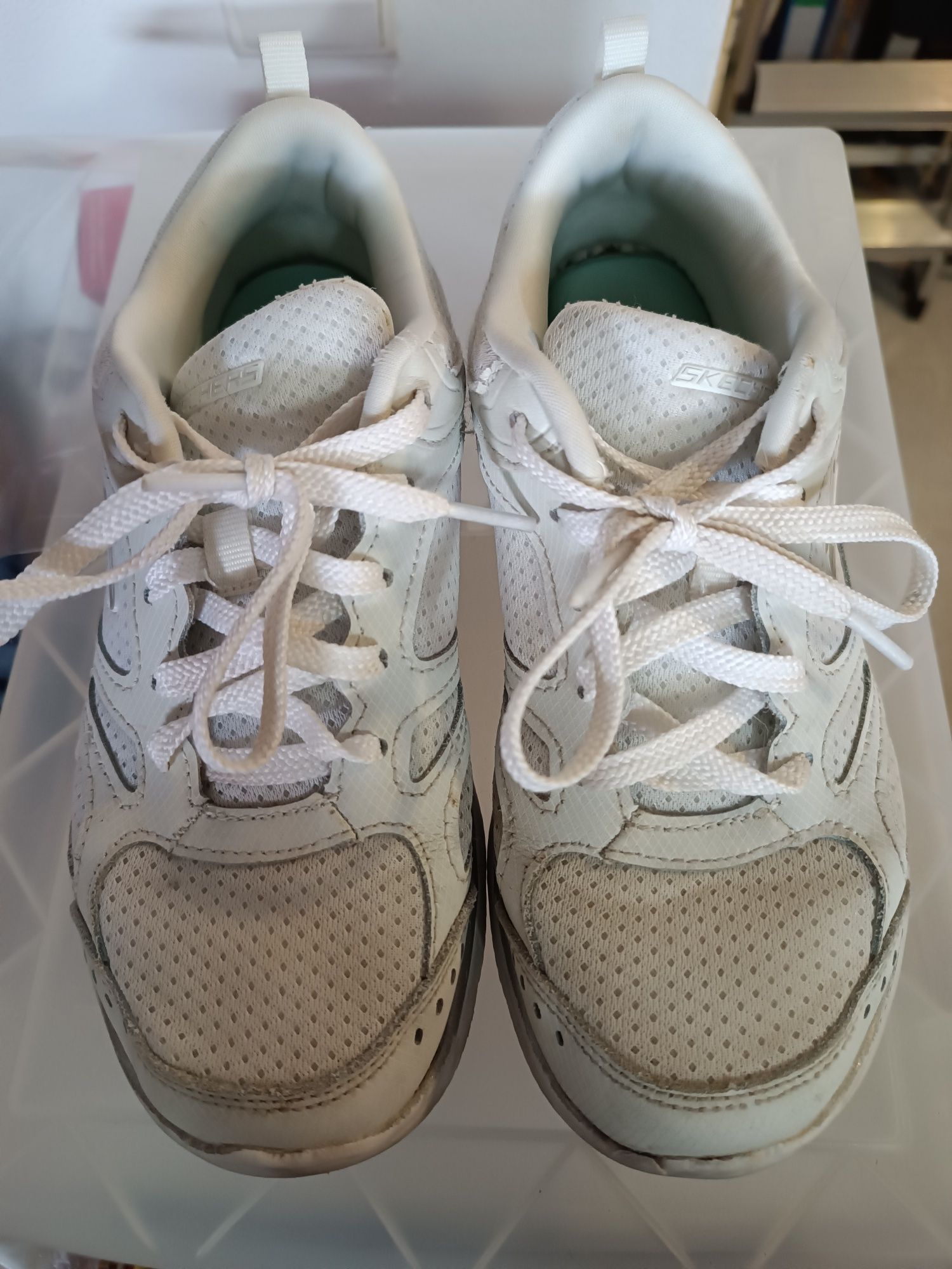 Tênis skechers brancos