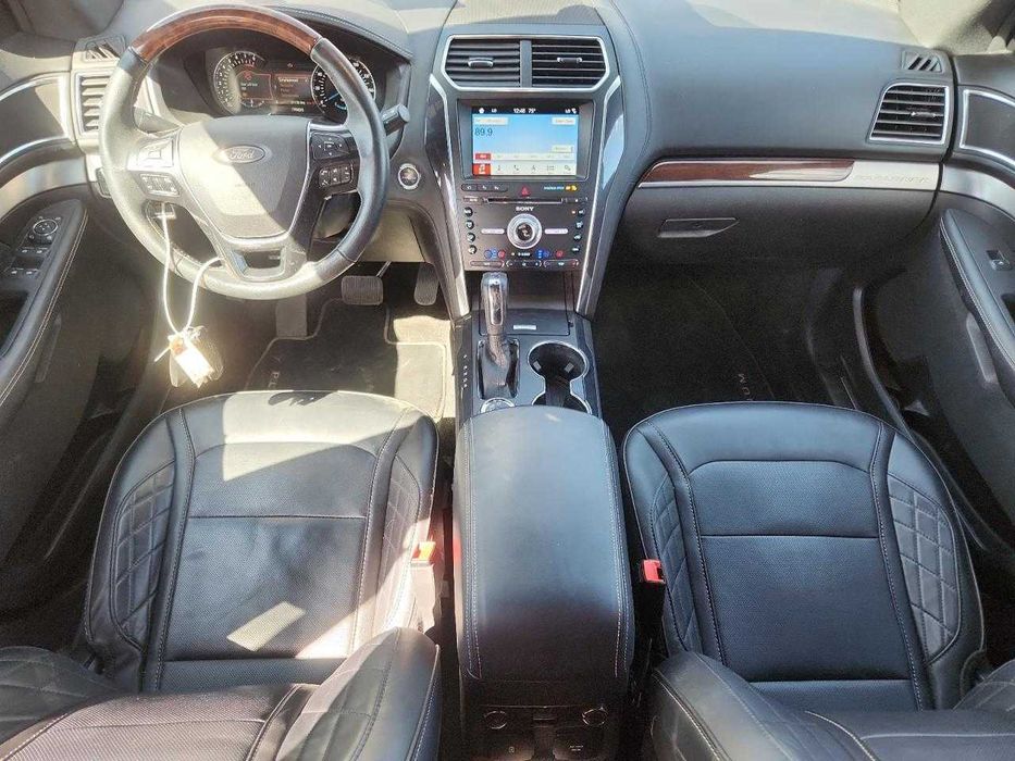 Ford Explorer Platinum 2018 .