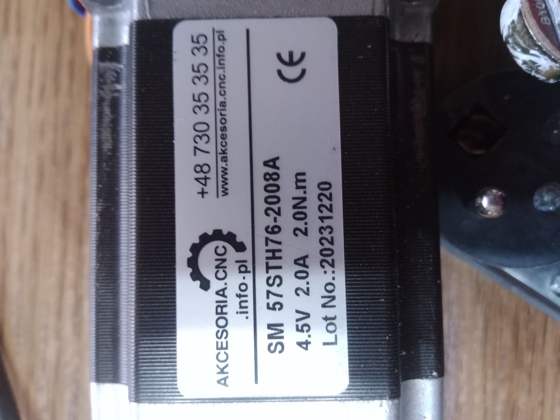 Silnik krokowy 2,1Nm z całym osprzetem, podłączony