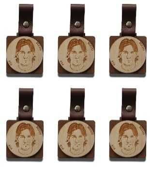 Brelok drewniany grawerowany dwuwarstwowy bejcowany MESSI 5x5cm