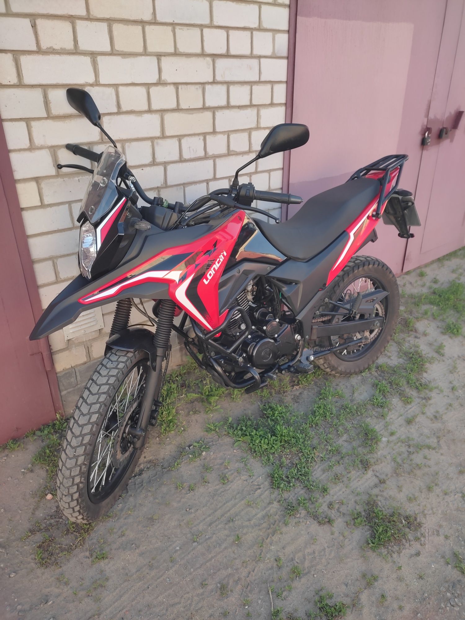 Мотоцикл LONCIN в идеальном состоянии.