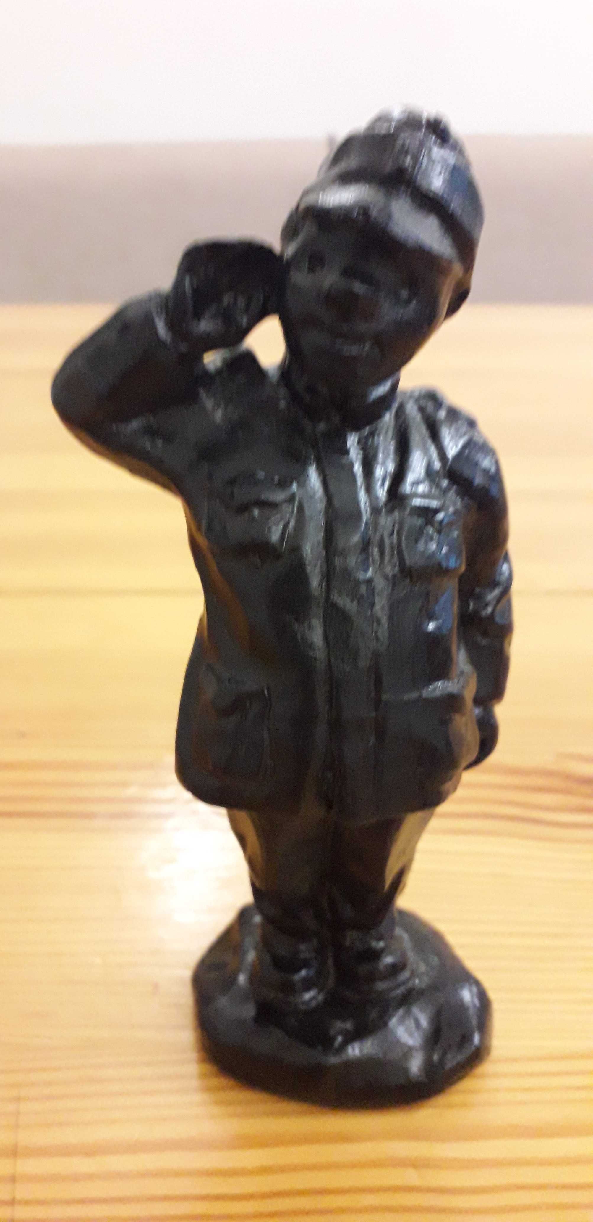 Чугунная статуэтка "Бравый солдат Швейк" .