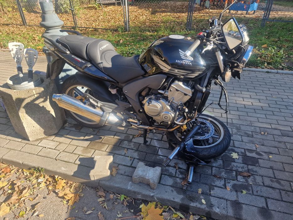 Honda cbf Na 600  z 2008 roku. Na wtrysku paliwa.