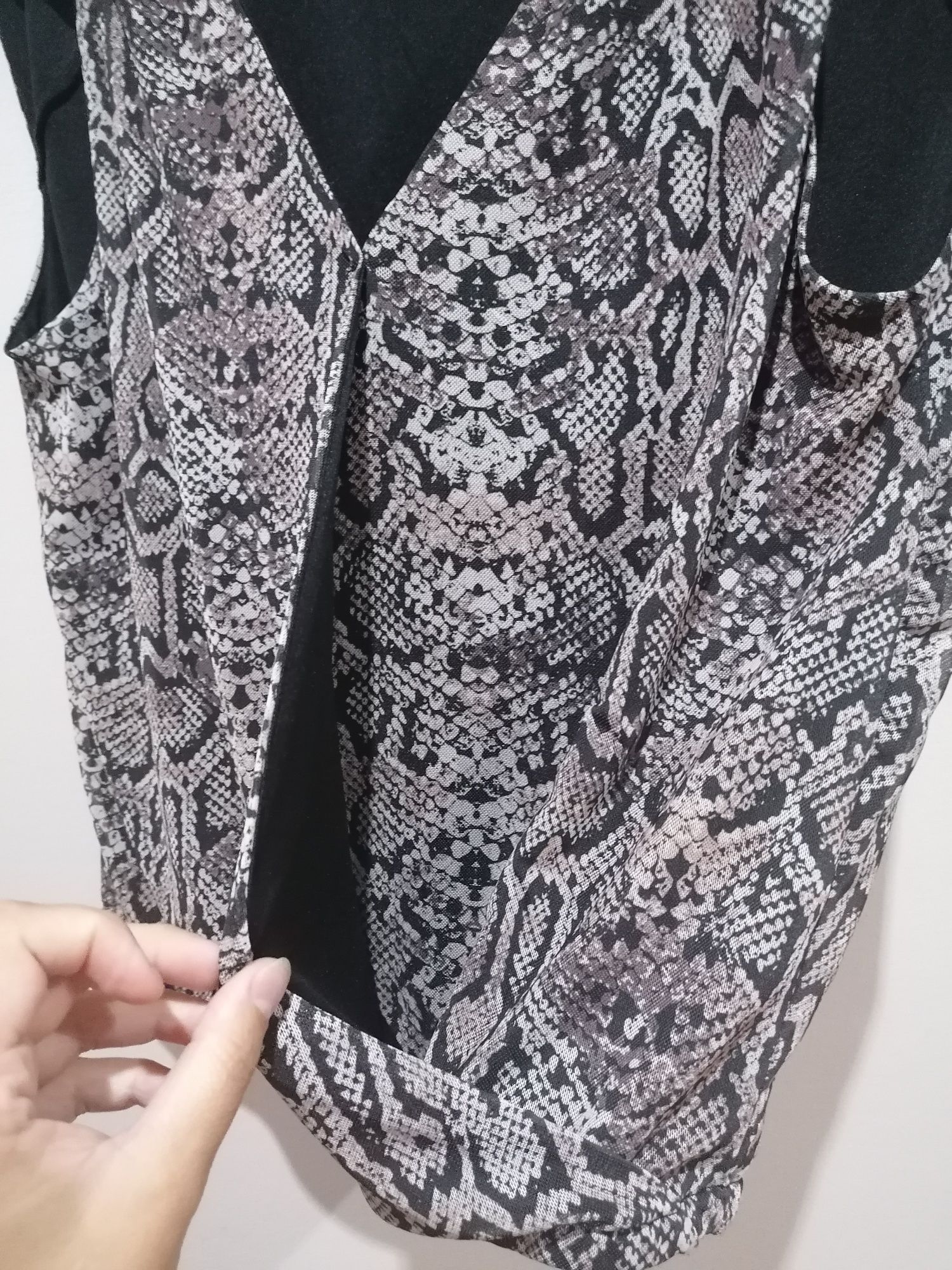 Elegancka bluzka wzór skóra węża