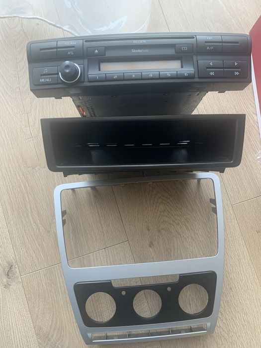 Автомагнітолла рамка рамочка шкода а 5 оригінал