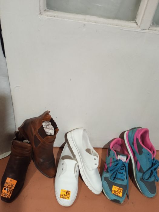 Женские кроссовки