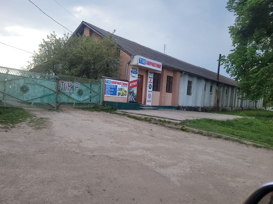 Продається  або здам в оренду приватизовані земельні ділянки з будівля