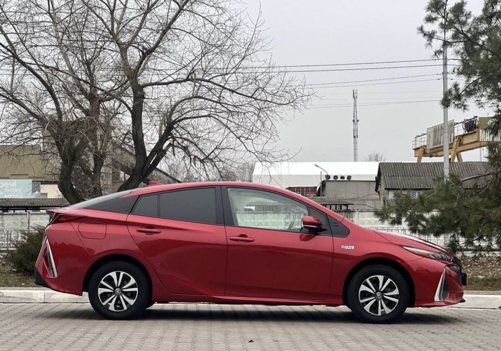 Продам гарного Prius Prime Plagin.100% рідним пробігом