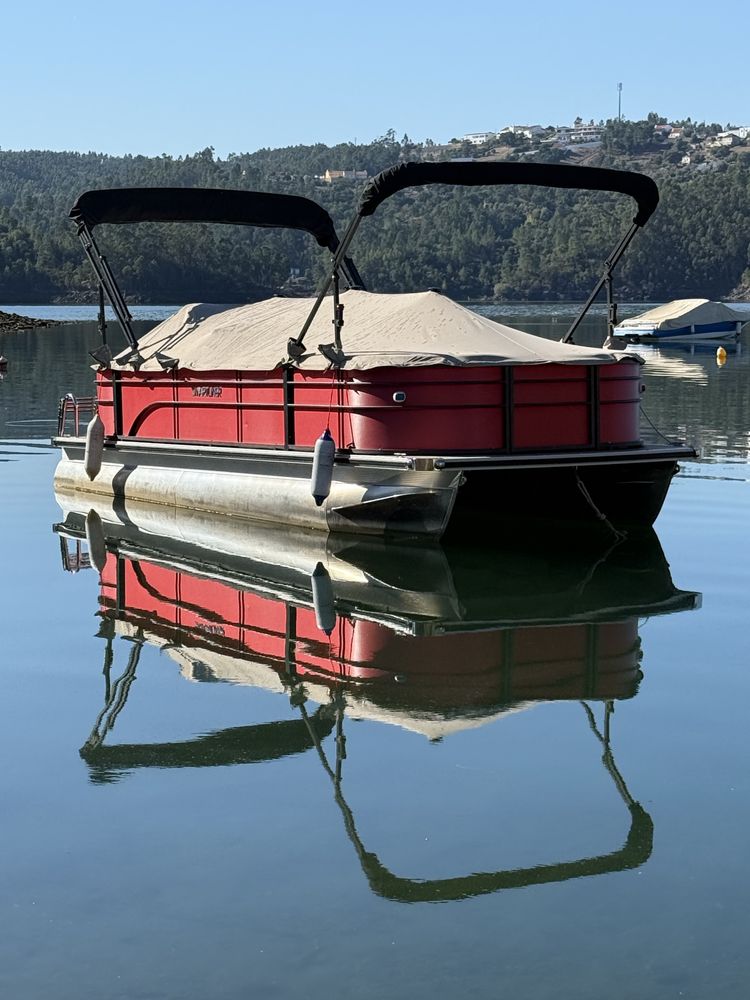 Barco pontoon jangada