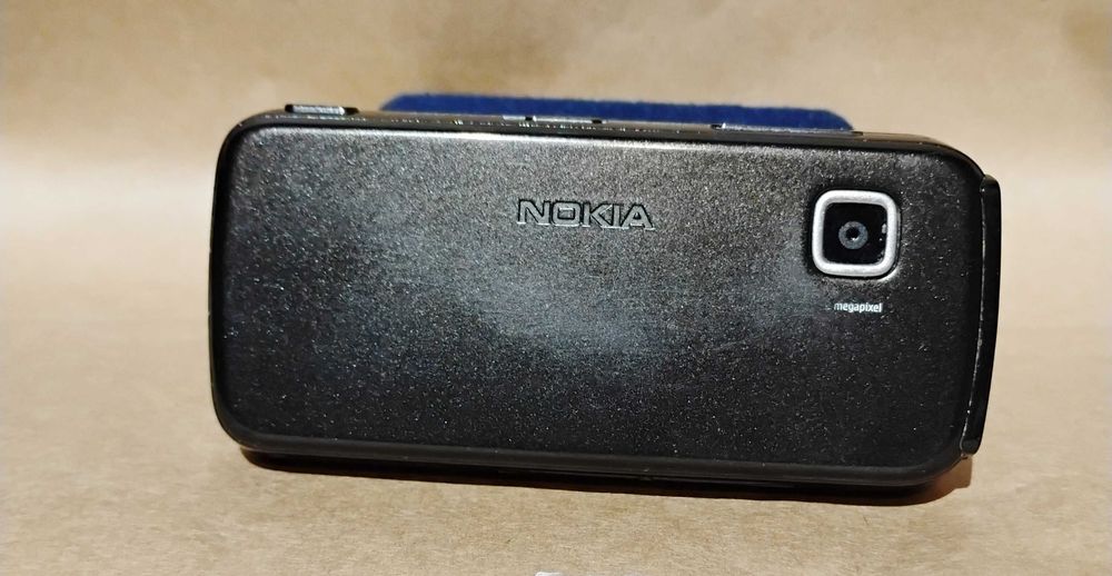 NOKIA 5230 RM-588 + ładowarka bez simlock dobry stan