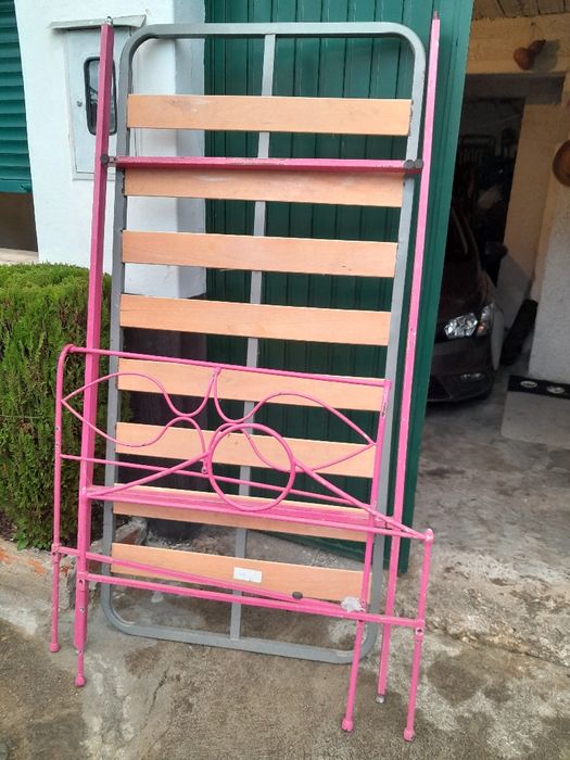 Cama de ferro antiga