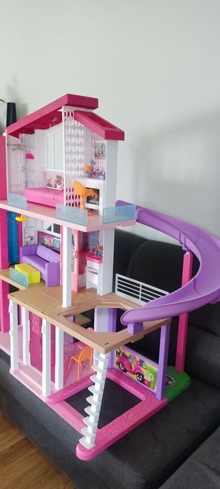 Dom Barbie z basenem i windą - 3 poziomy
